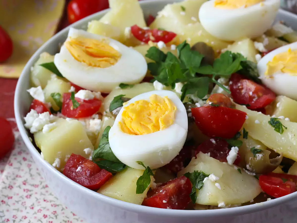 Kartoffelsalat med fetaost, æg og cherrytomater - foto 5