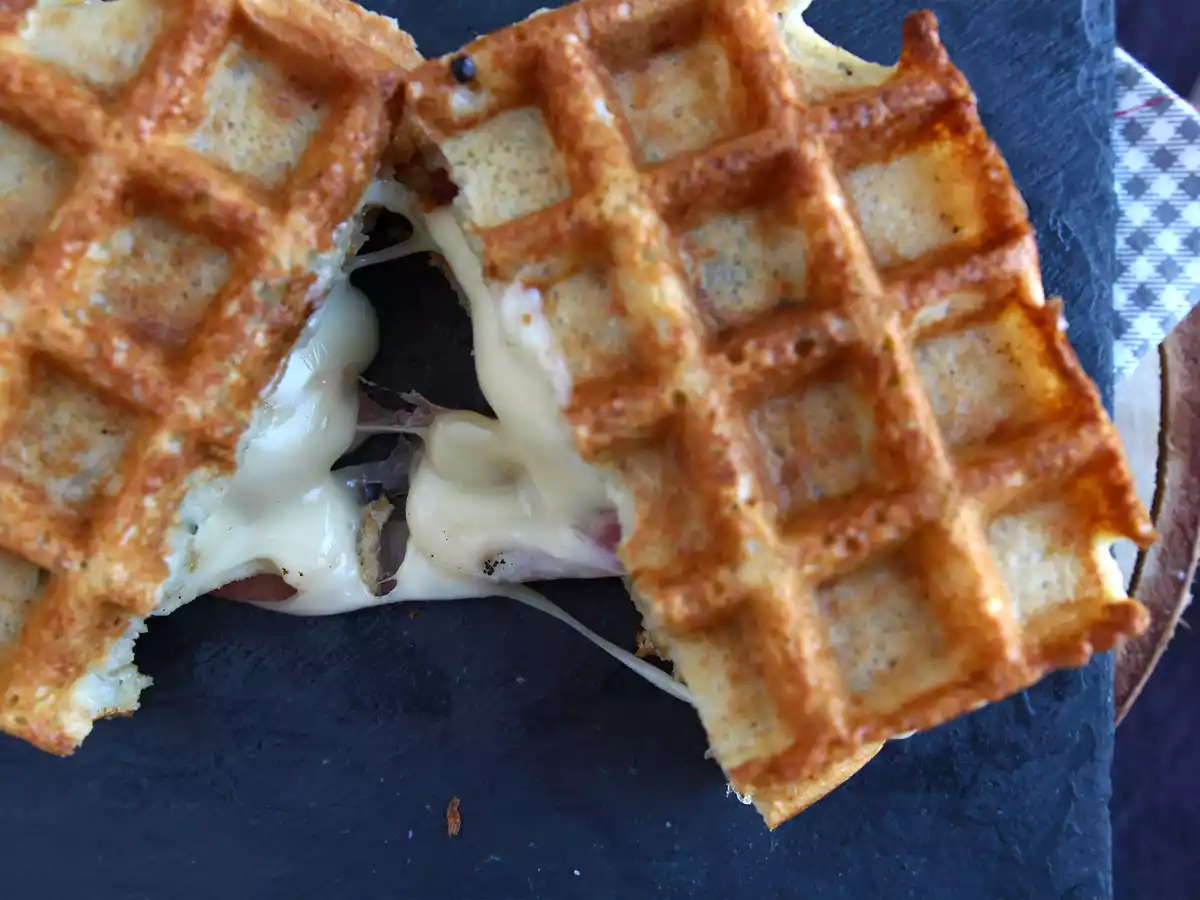 Kartoffelvaffelsandwich med raclette, den ultimative comfort food - foto 6