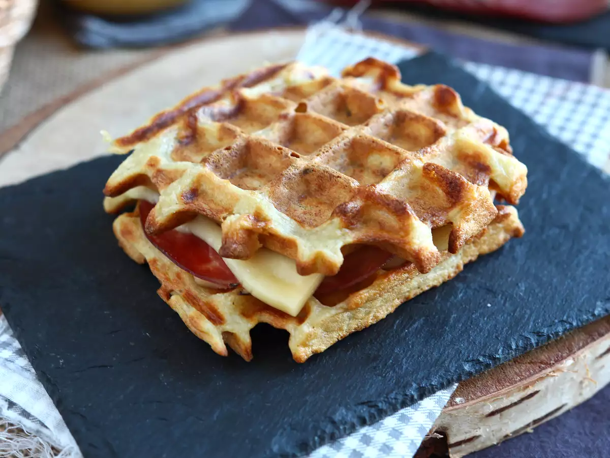 Kartoffelvaffelsandwich med raclette – den ultimative hyggemad - foto 3
