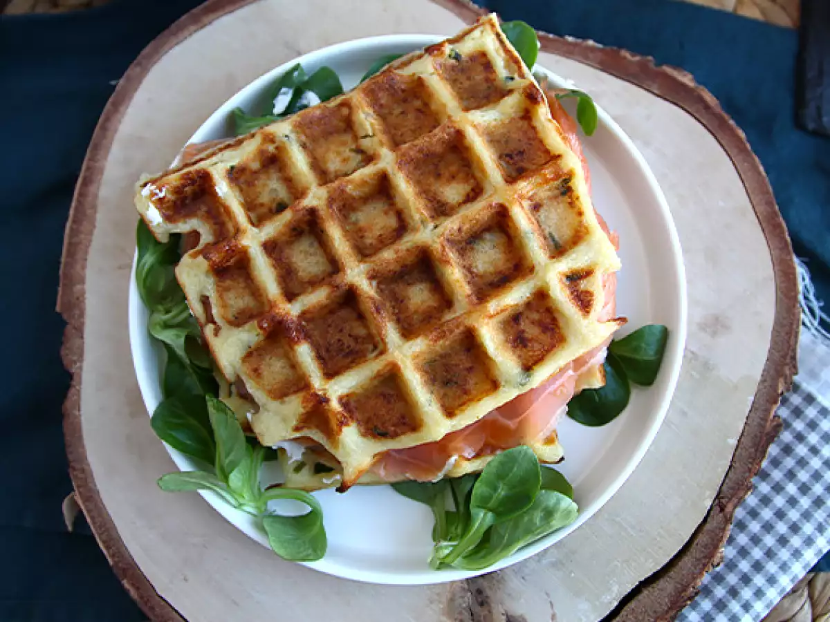 Kartoffelvafler – vaffelsandwich med røget laks og flødeost - foto 5