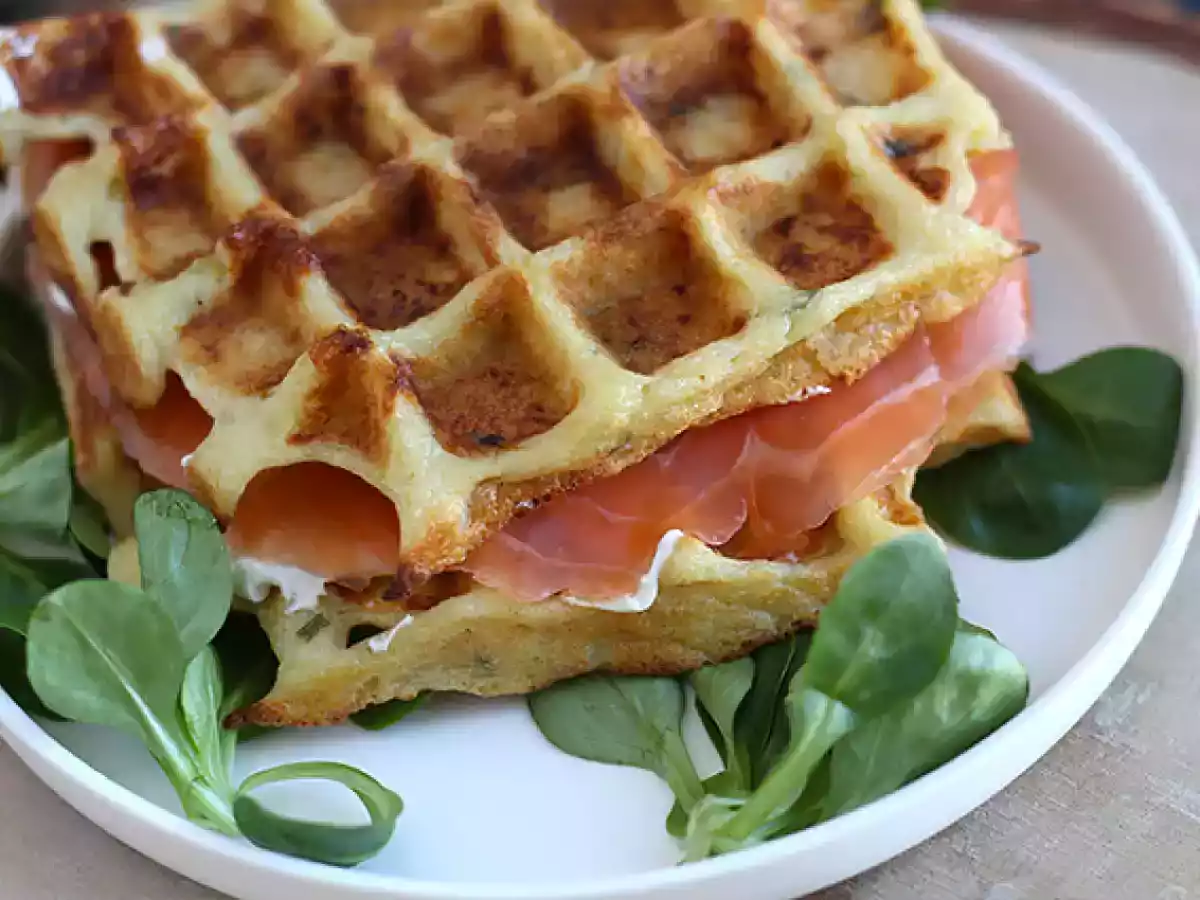 Kartoffelvafler - Vaffelsandwich med røget laks og fromage frais - foto 3