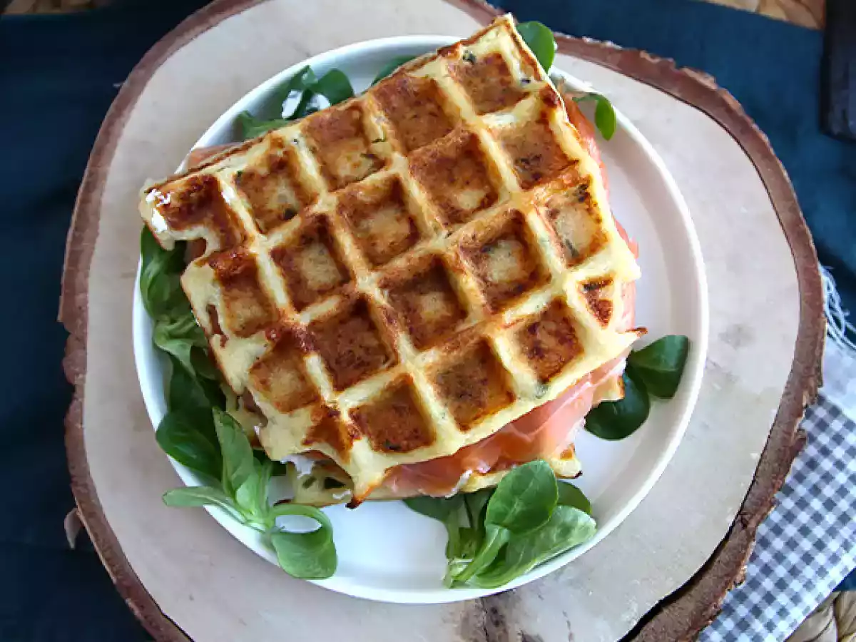 Kartoffelvafler - Vaffelsandwich med røget laks og fromage frais - foto 5