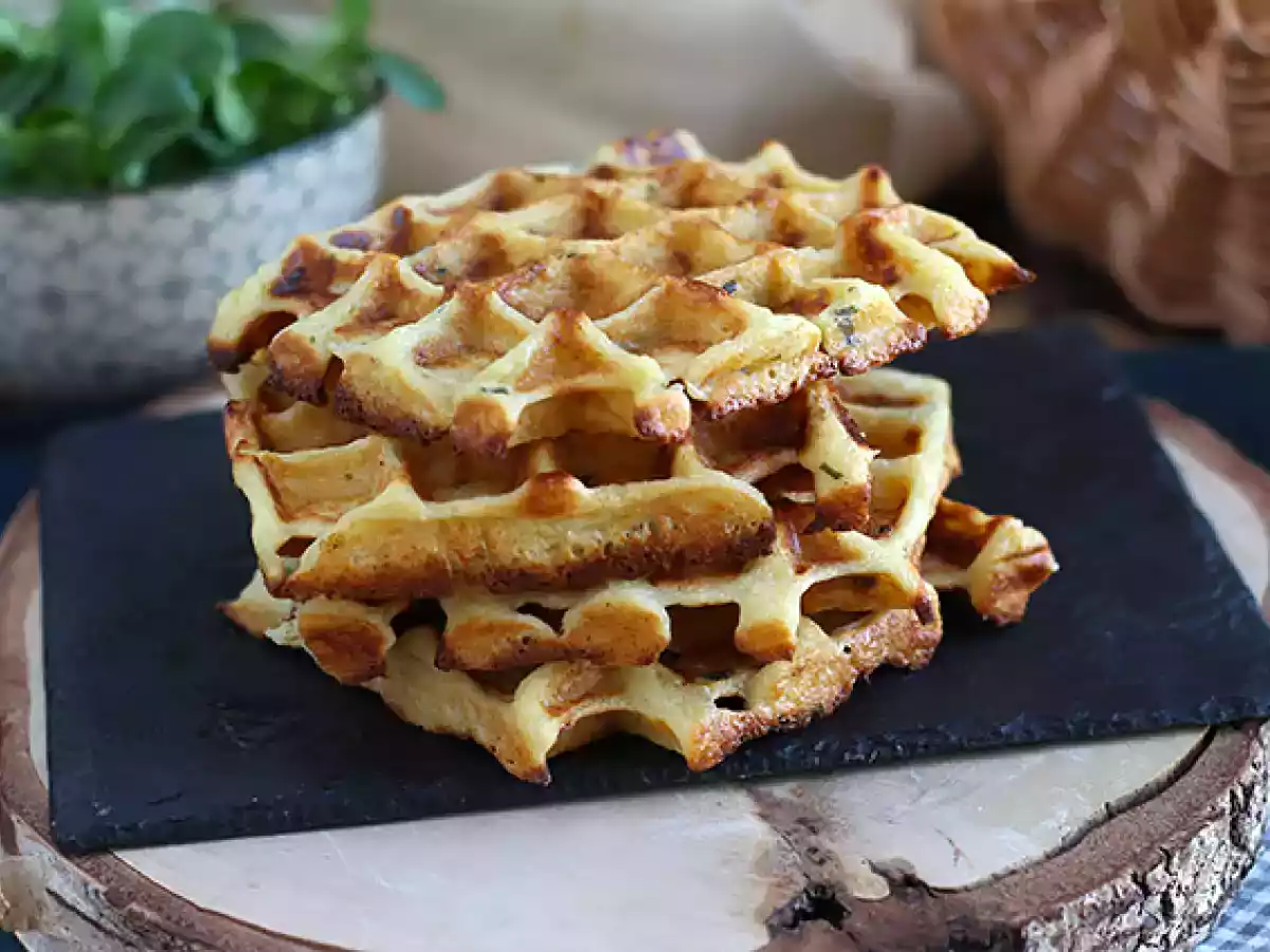 Kartoffelvafler - Vaffelsandwich med røget laks og fromage frais - foto 6