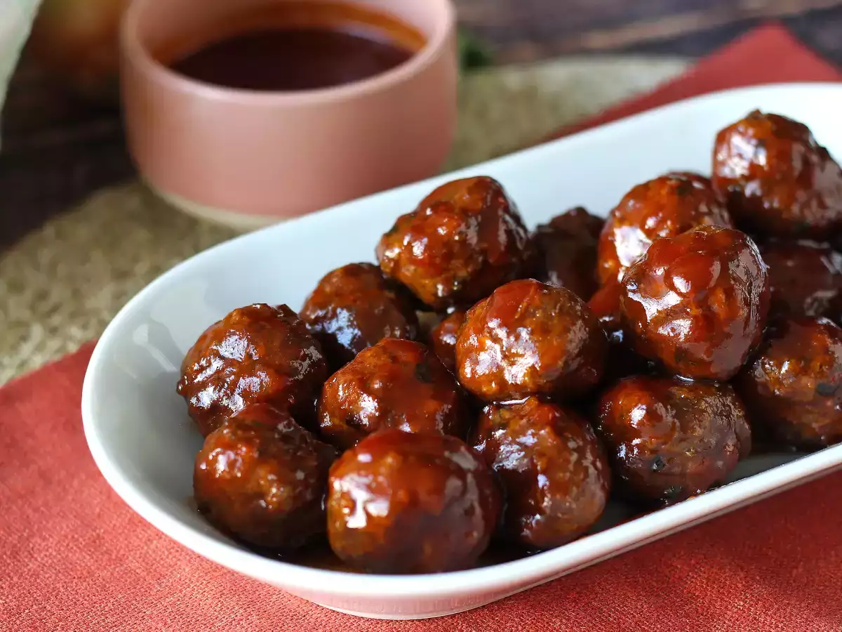 Kødboller i airfryer med sursød barbecuesauce – nem og lækker opskrift - foto 4
