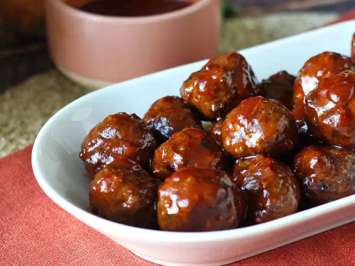 Kødboller i airfryer med sursød barbecuesauce – nem og lækker opskrift - foto 6