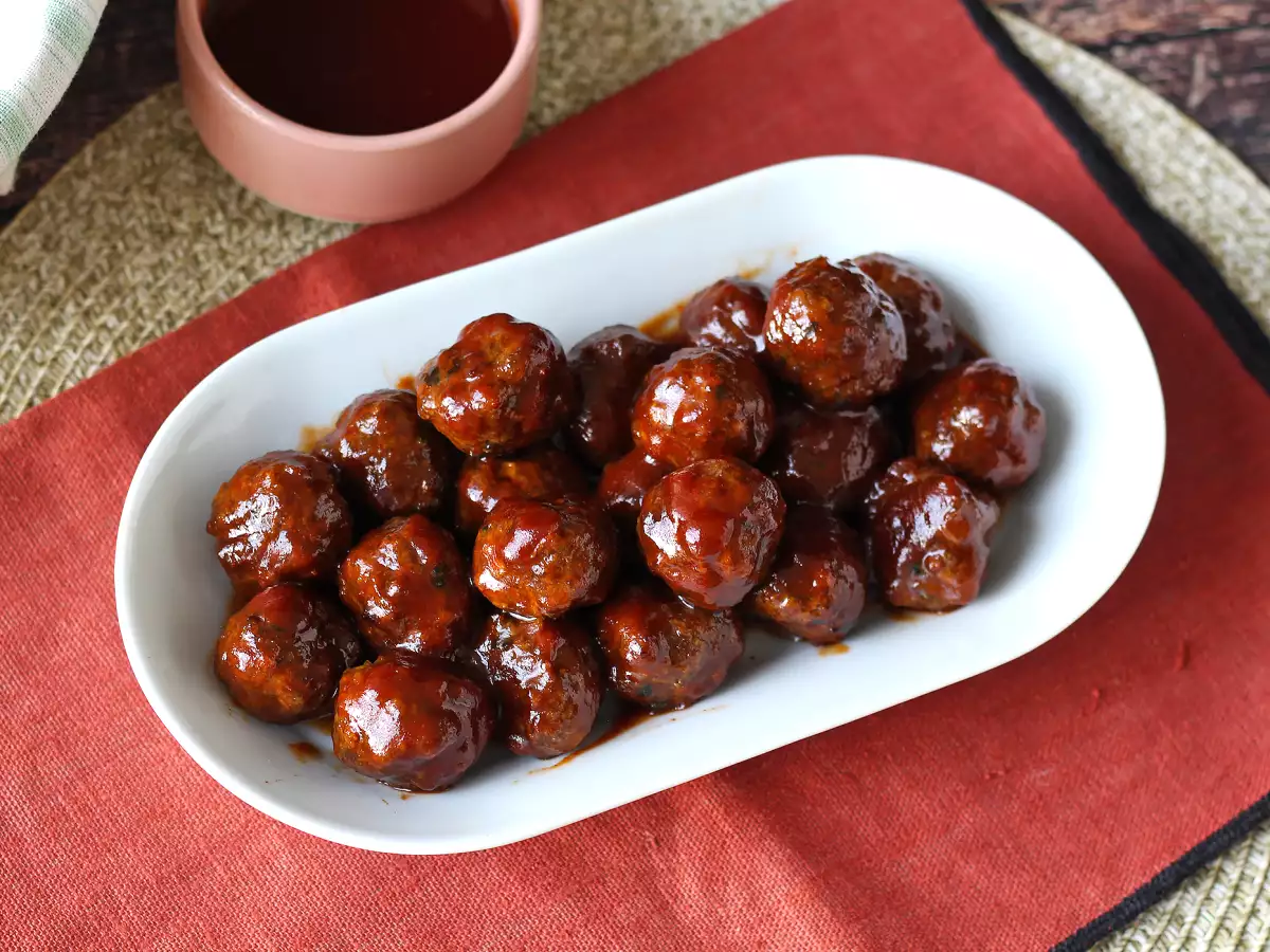 Kødboller i airfryer med sursød barbecuesauce – nem og lækker opskrift - foto 7