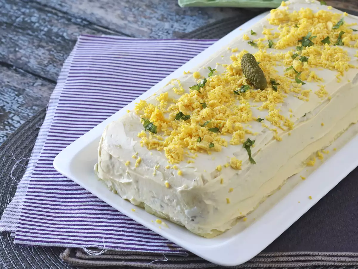 Kold kartoffelterrine med tun og mayonnaise – nem opskrift uden ovn