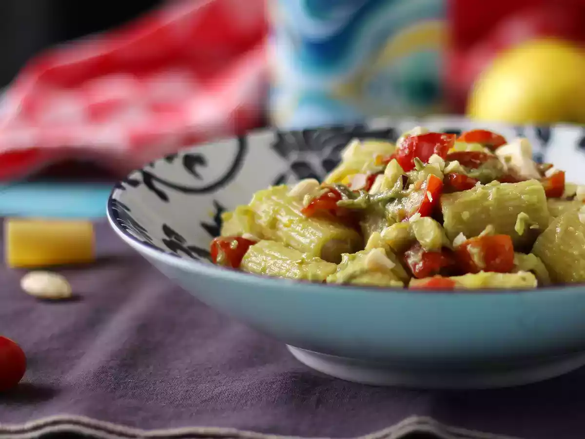 Kold pasta med avocadocreme, mandler og cherrytomater: vegetarisk og meget velsmagende! - foto 3