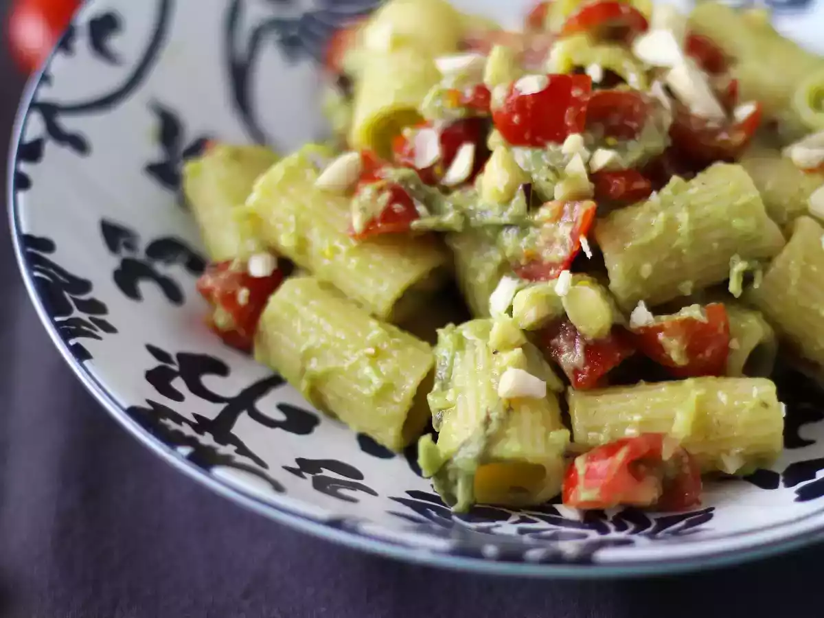 Kold pasta med avocadocreme, mandler og cherrytomater: vegetarisk og meget velsmagende! - foto 5