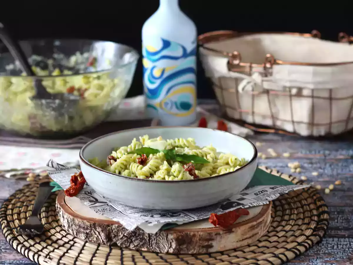 Kold pasta med courgettepesto, bøffelmozzarella og soltørrede tomater - foto 3