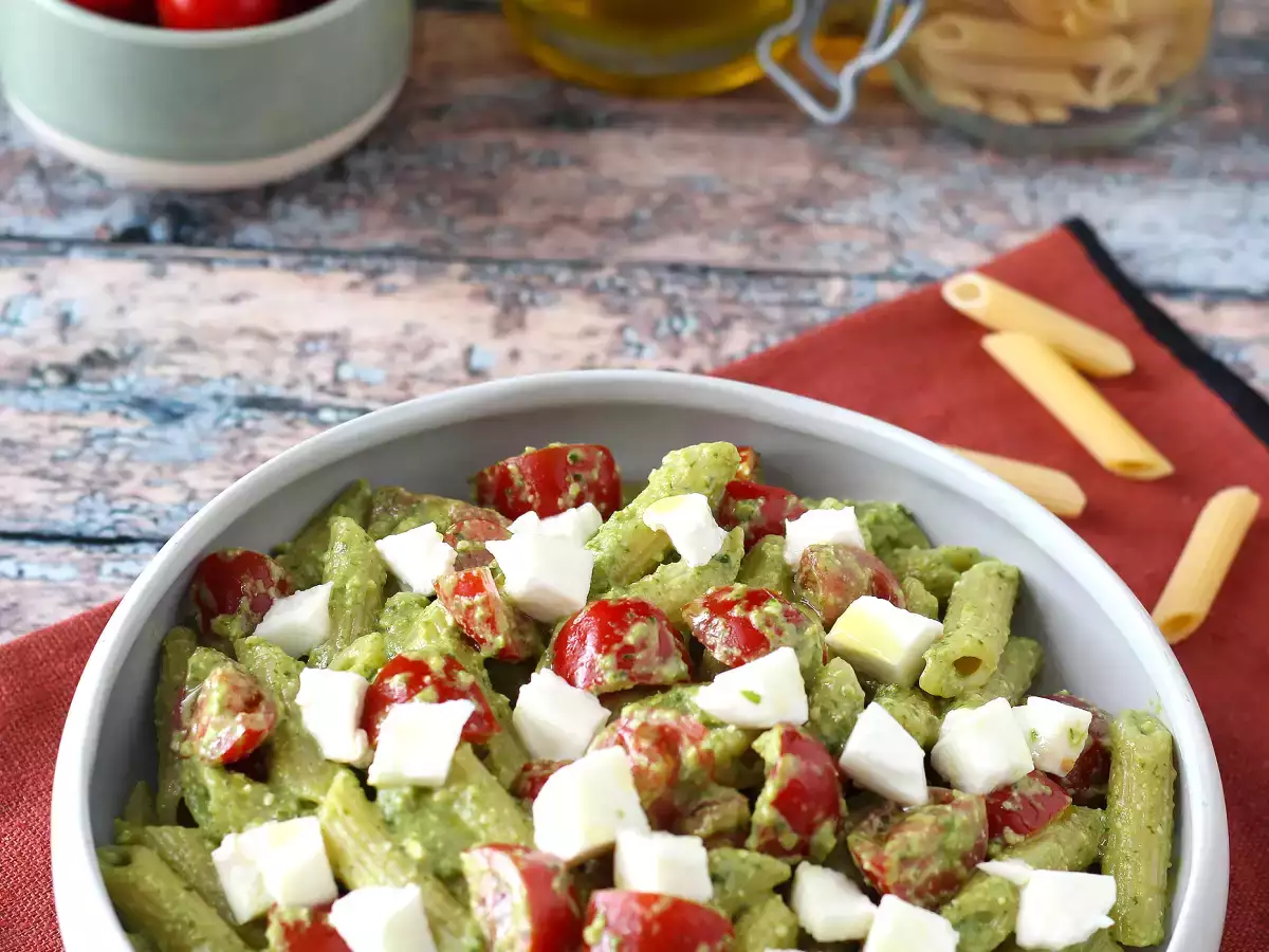 Kold pasta med rucola-pesto, cherrytomater og mozzarella: den friske og hurtige sommeropskrift - foto 5