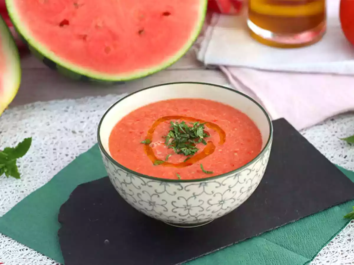 Kold vandmelon- og tomatsuppe