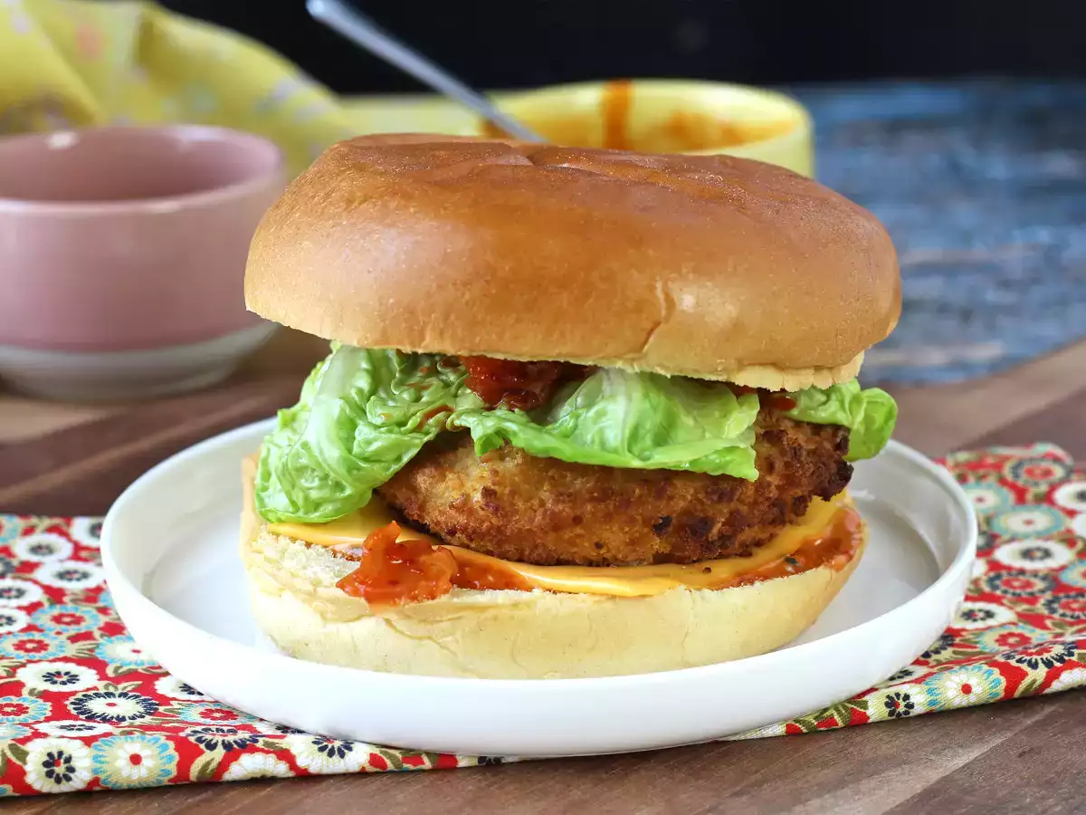 Koreansk kyllingeburger med sprød panering: sprød, krydret og virkelig lækker - foto 3
