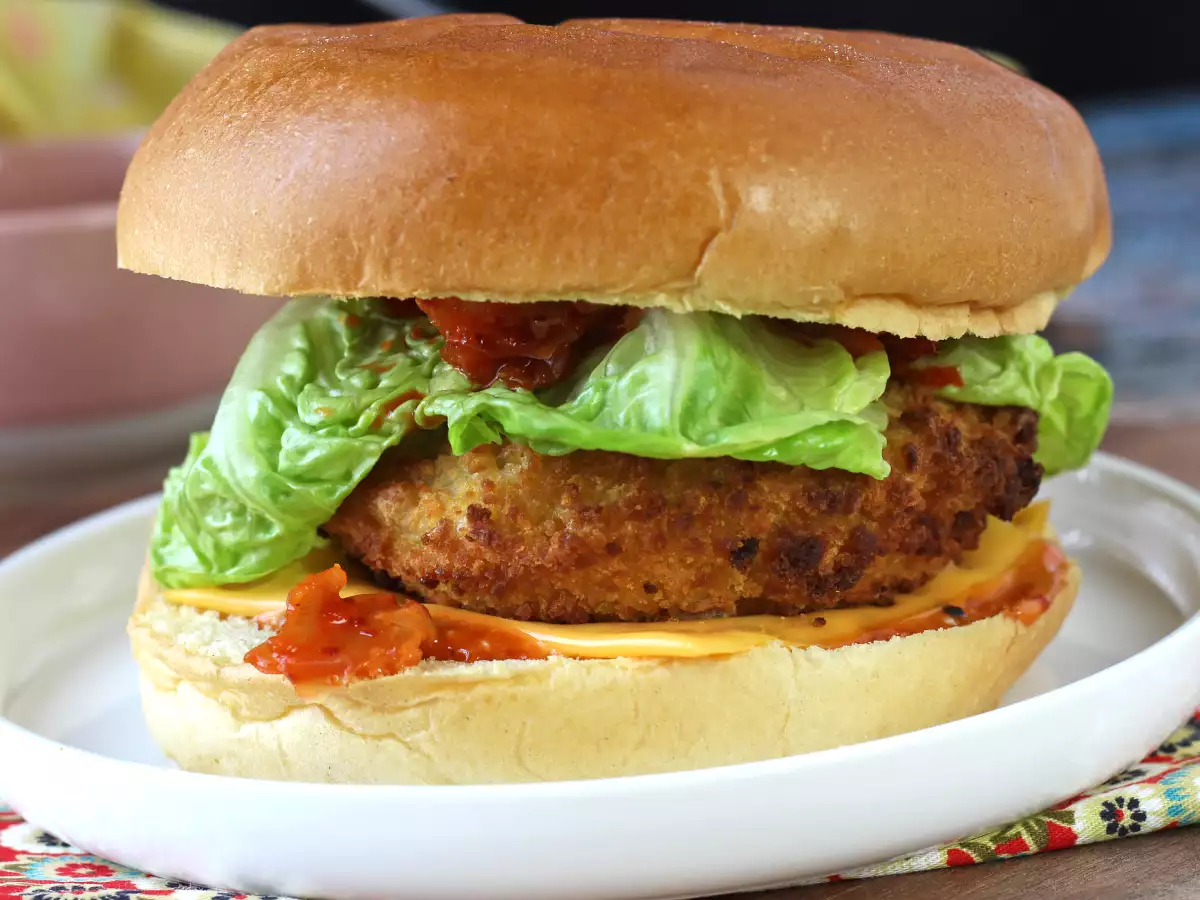 Koreansk kyllingeburger med sprød panering: sprød, krydret og virkelig lækker - foto 5