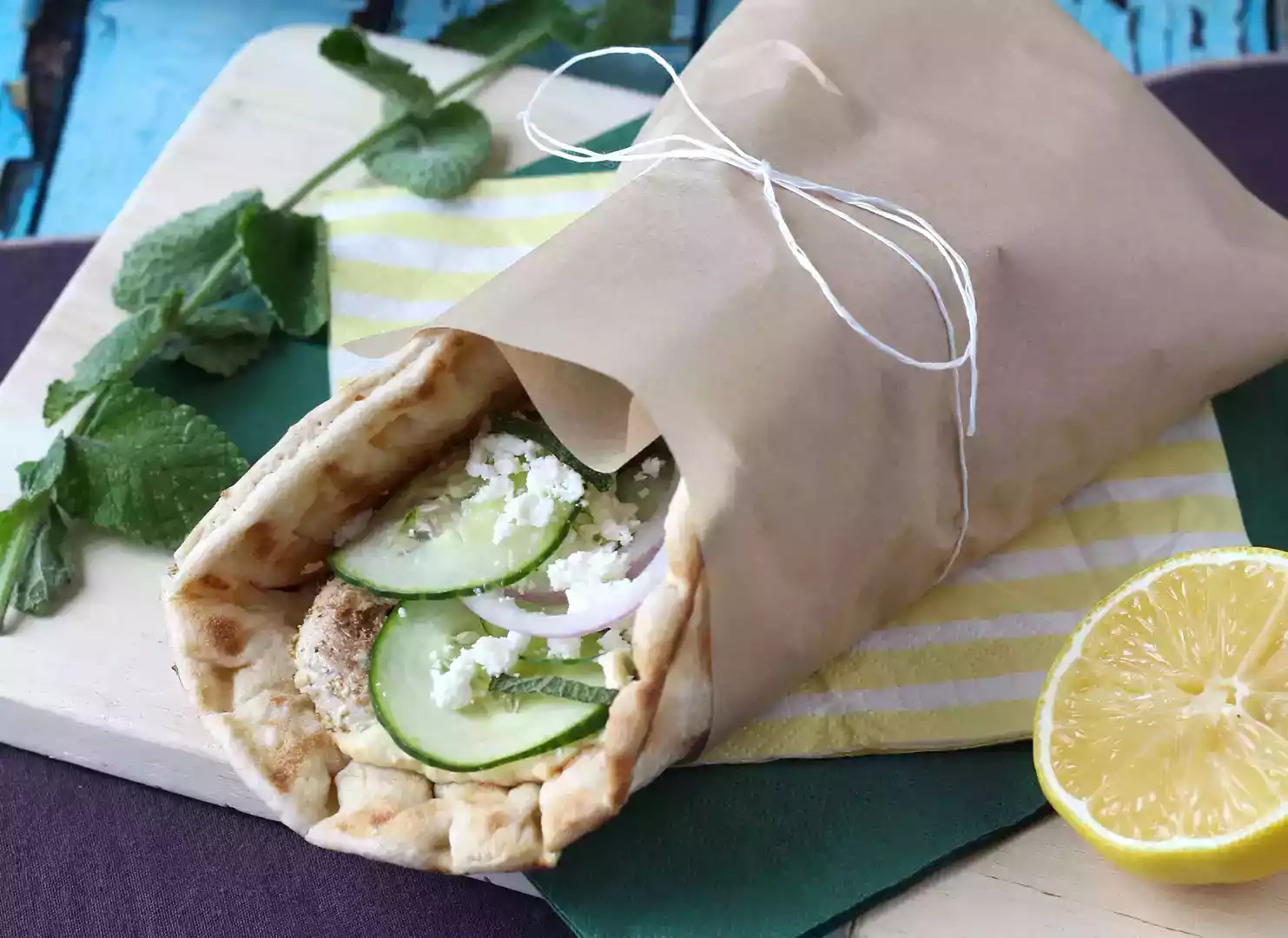 Kyllingegyros, den græske sandwich, du vil elske!
