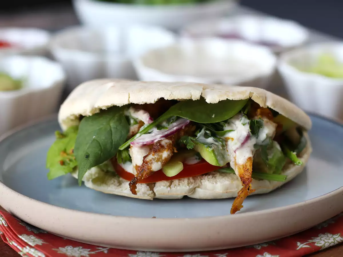 Kyllingeshawarma i airfryer med pitabrød og tahinisauce - foto 2