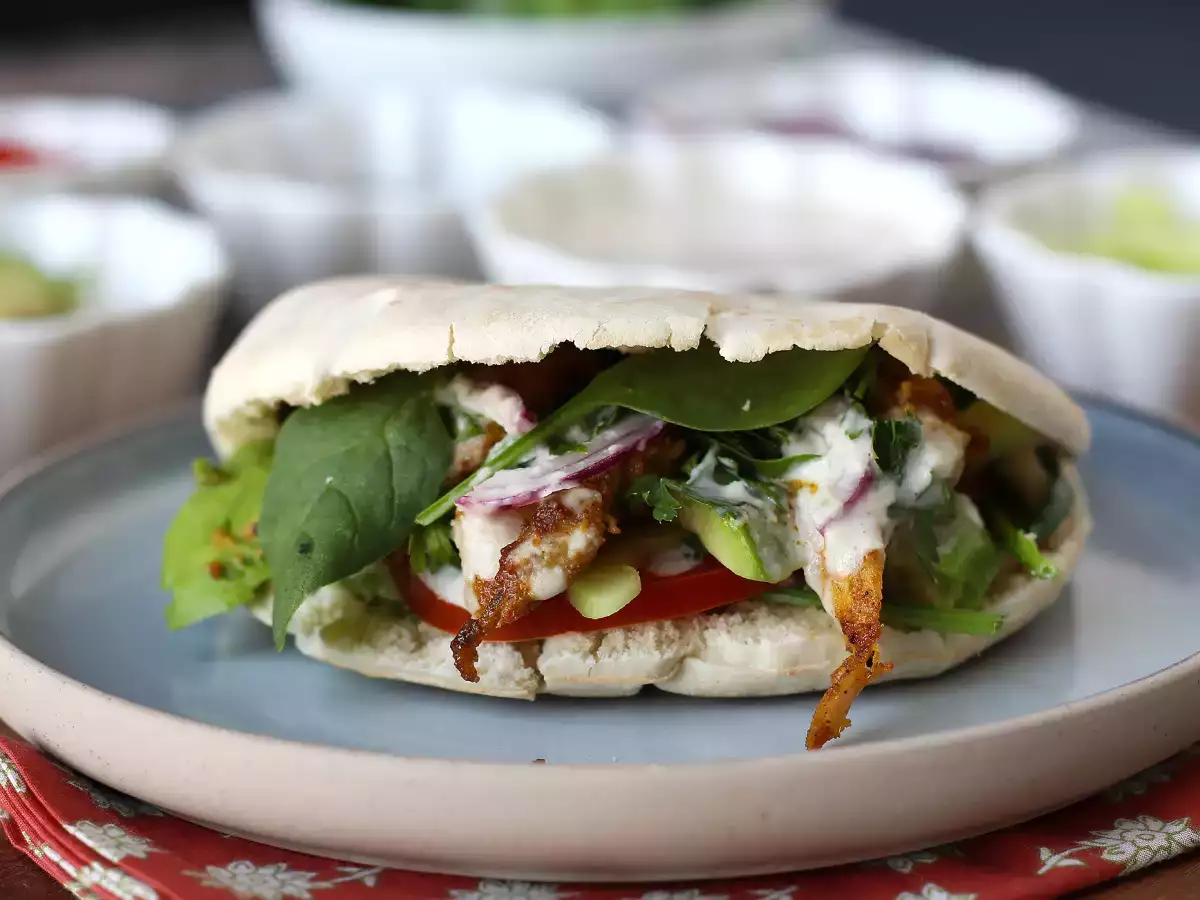 Kyllingeshawarma i luftfritøren, pitabrød og tahinisauce - foto 2