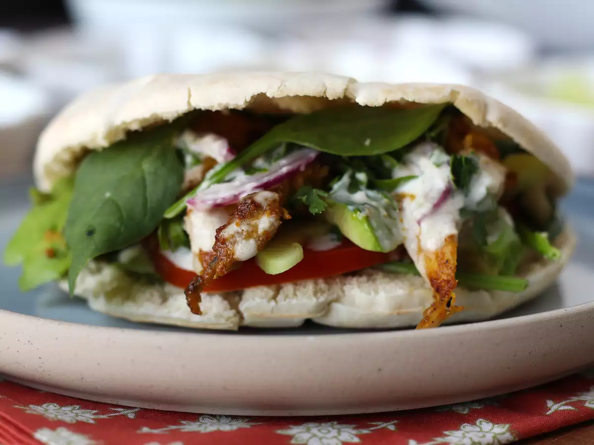 Kyllingeshawarma i luftfritøren, pitabrød og tahinisauce - foto 3