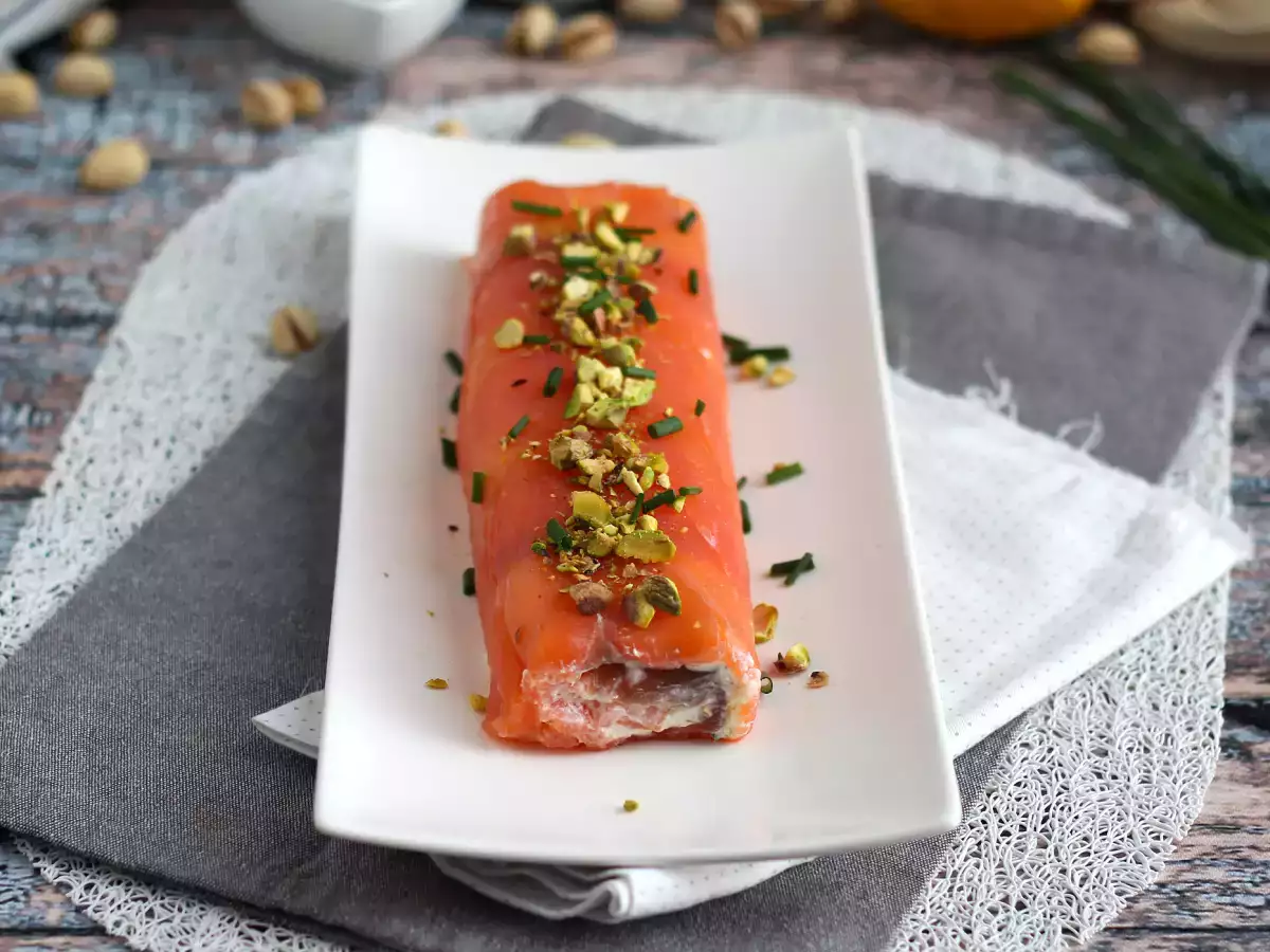 Lakseroulade med ricotta og pistacienødder