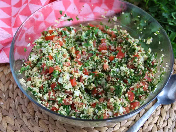 Opskrift Libanesisk tabbouleh – ekstra aromatisk og dejligt frisk, lige som vi kan lide den