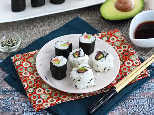 Opskrift Maki med røget laks og avocado