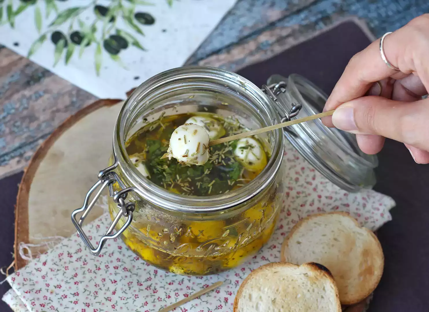 Marinerede mozzarellakugler til en aperitif eller salat!