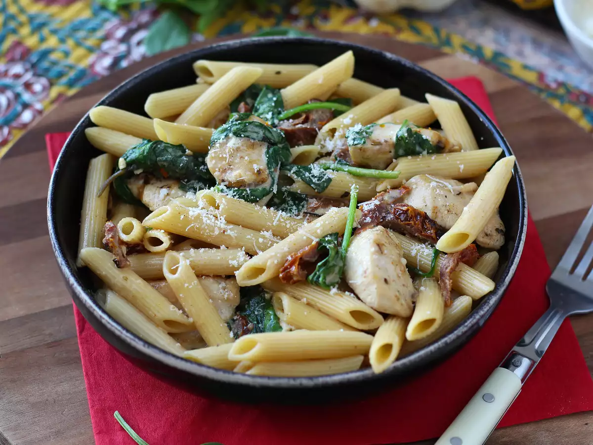 Marry Me Chicken Pasta: cremet pasta med kylling, soltørrede tomater og parmesan - foto 2