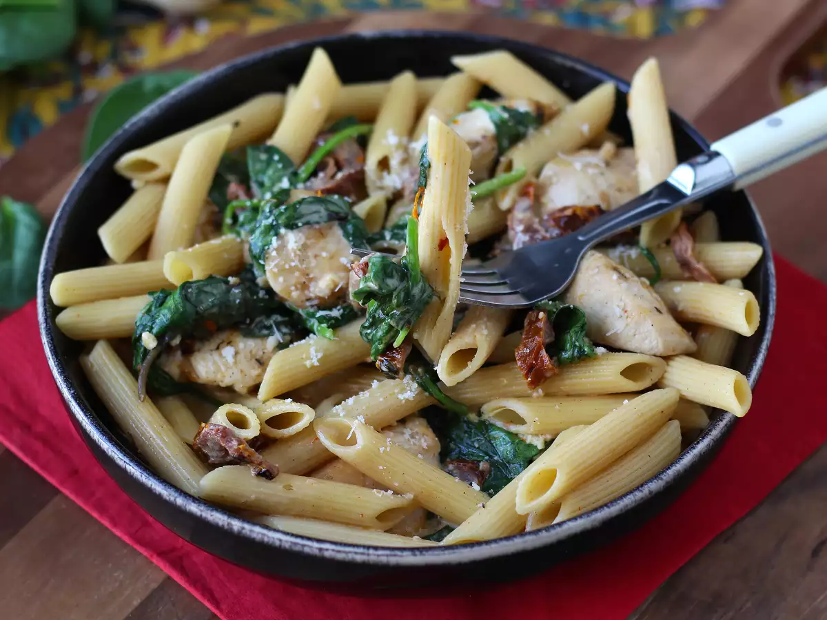 Marry Me Chicken Pasta: cremet pasta med kylling, soltørrede tomater og parmesan - foto 5