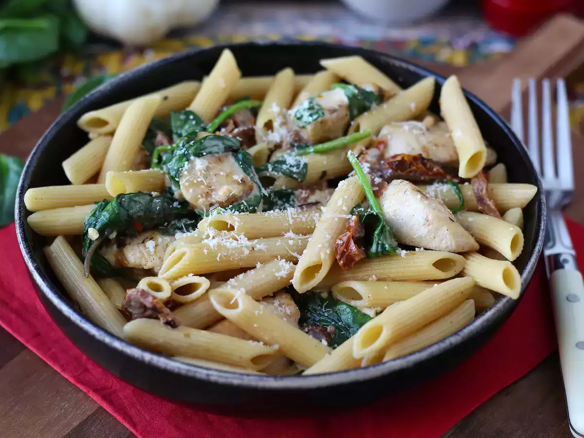 Marry Me Chicken Pasta: cremet pastaret med kylling, tørrede tomater og parmesan