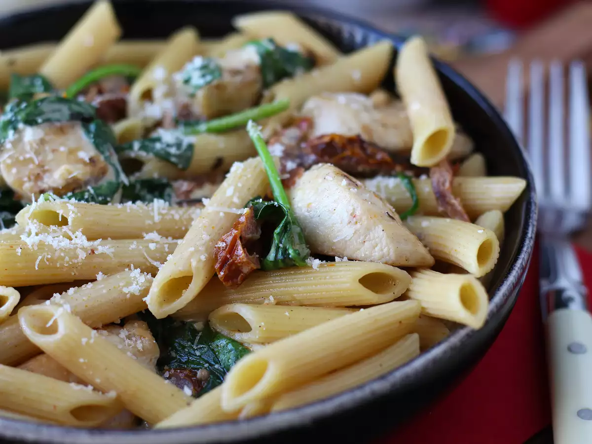 Marry Me Chicken Pasta: cremet pastaret med kylling, tørrede tomater og parmesan - foto 4