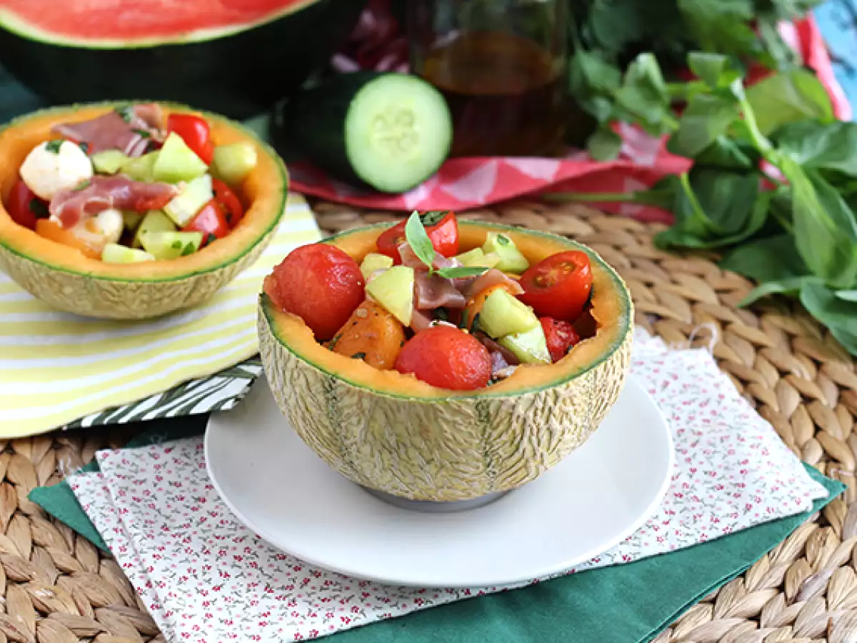 Melonsalat serveret i en melon - foto 2