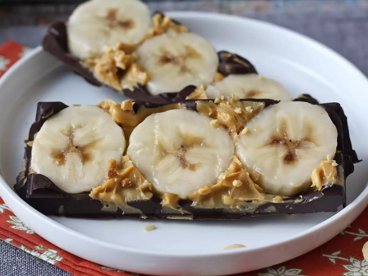 Mini-bananbarer med jordnøddesmør og chokolade – ekstra lækre og uden tilsat sukker
