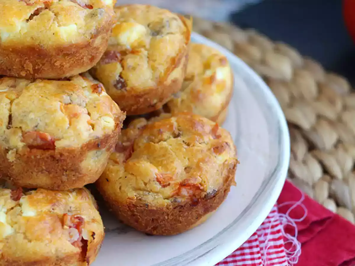Muffins med tun, tomat og feta - foto 4