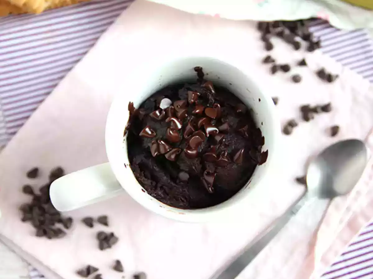 Mug cake med chokolade og peanutbutter i mikroovnen på 1 minut. - foto 6