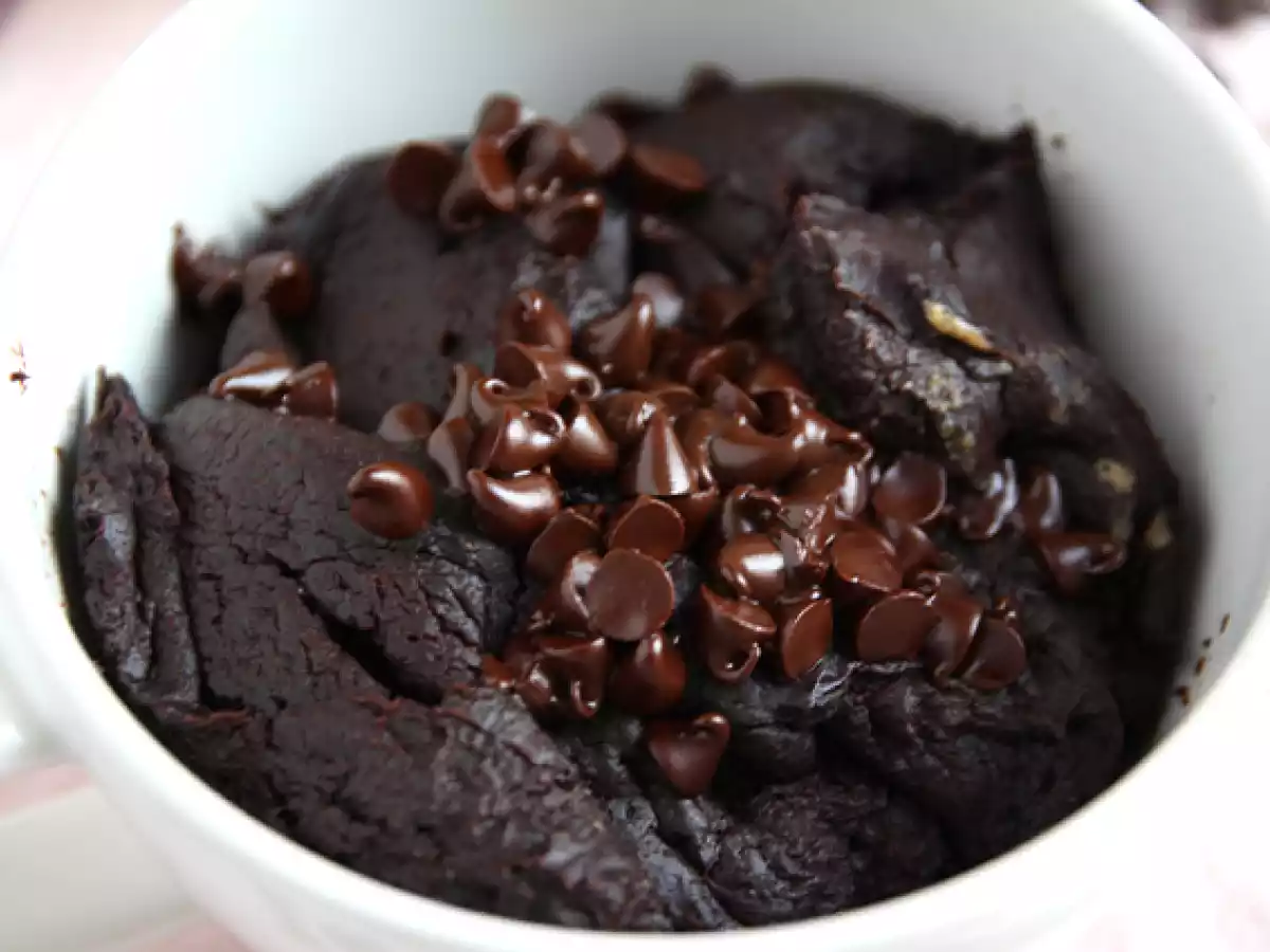 Mug cake med chokolade og peanutbutter i mikroovnen på 1 minut. - foto 7