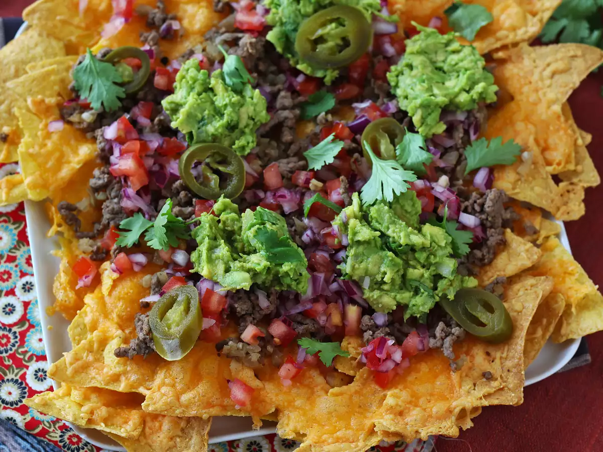 Nachos med cheddar, avocado og hakket oksekød – perfekte til en hyggelig middagssnack! - foto 5