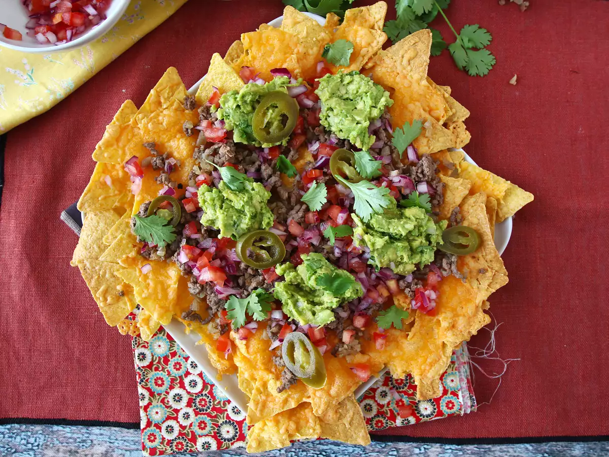 Nachos med cheddar, avocado og hakket oksekød – perfekte til en hyggelig middagssnack! - foto 7