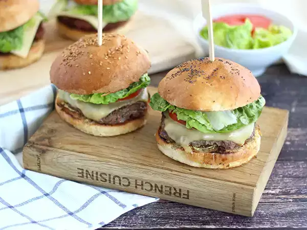 Opskrift Nem og hurtig hjemmelavet burger