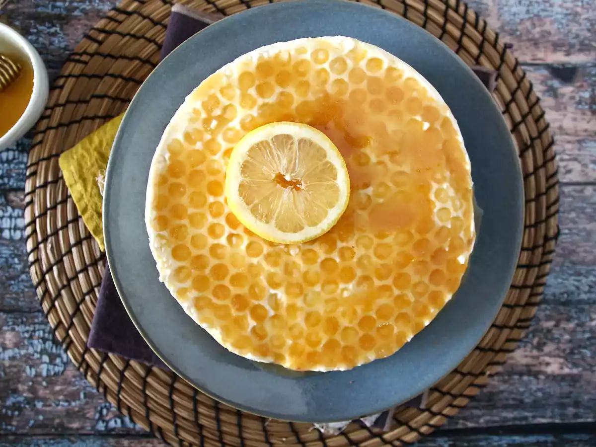 No-bake citron- og honningcheesecake (tutorial til kagedekoration) - foto 3