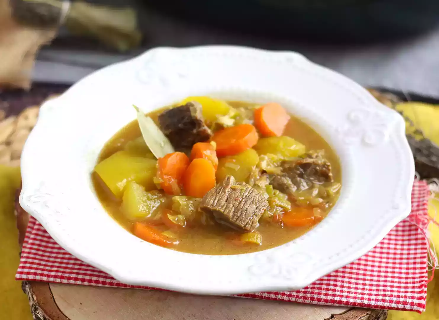 Okse- og kartoffelgryde i trykkoger