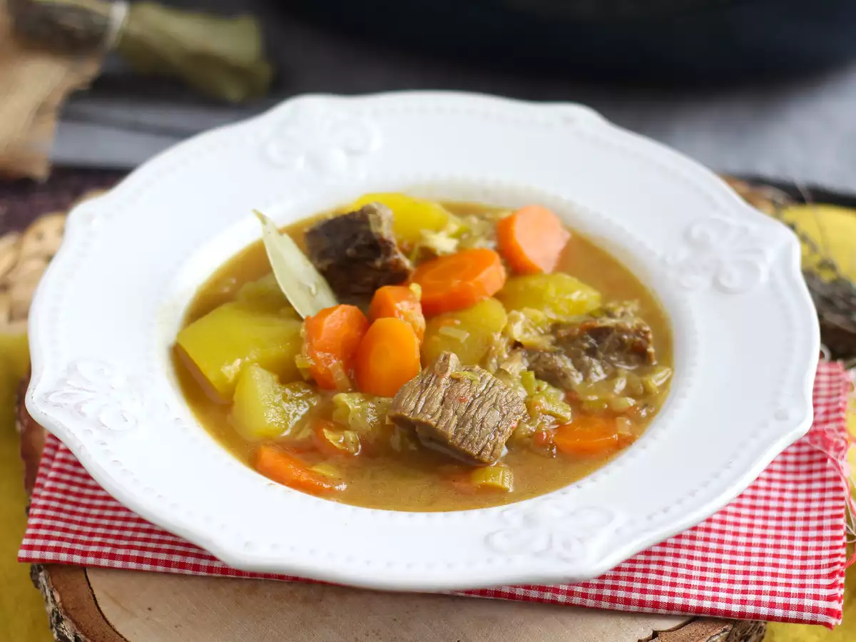 Oksegryde med kartofler i trykkoger