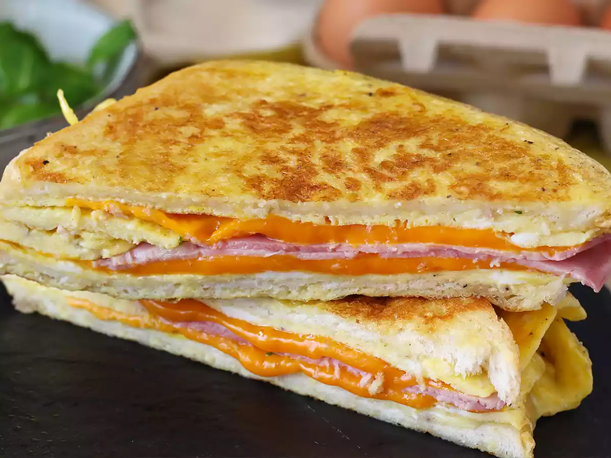 Omelet express sandwich - Fransk toast omelet sandwich - Æggesandwich hack - foto 3