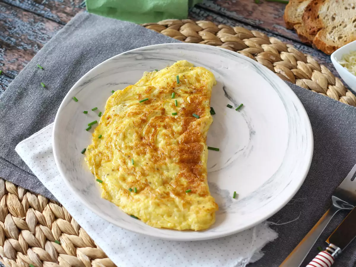 Omelet med ost – den hurtige opskrift, klar på 5 minutter! - foto 2