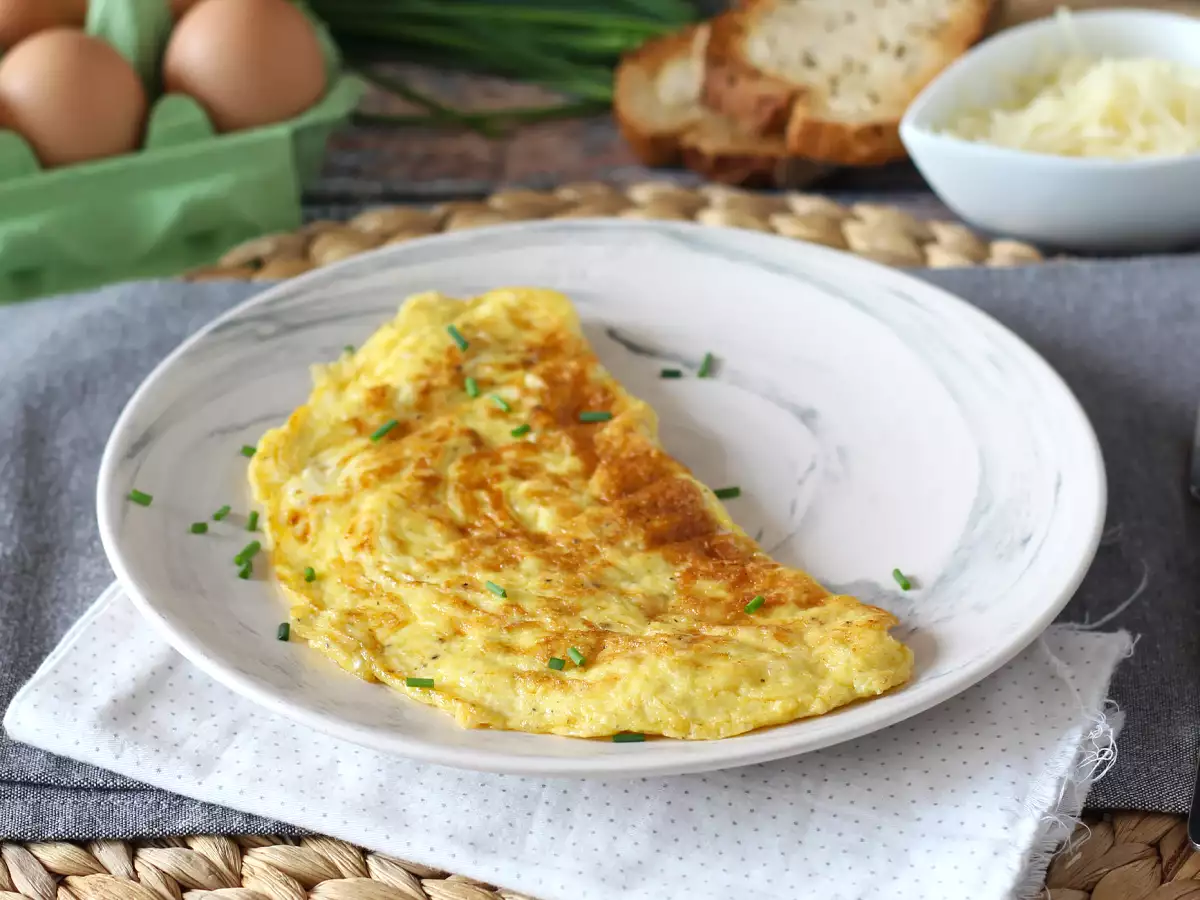 Omelet med ost – den hurtige opskrift, klar på 5 minutter! - foto 4