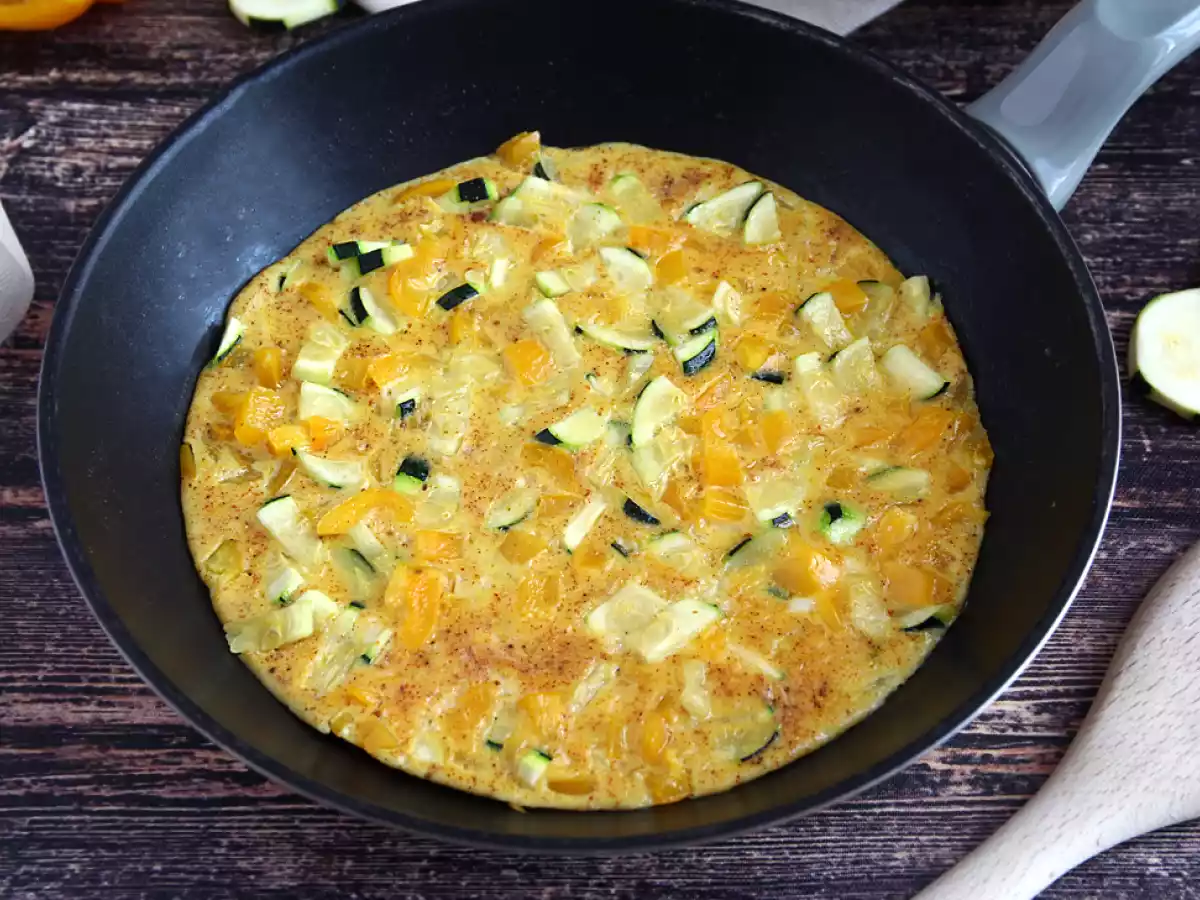 Omelet med peberfrugt og courgette
