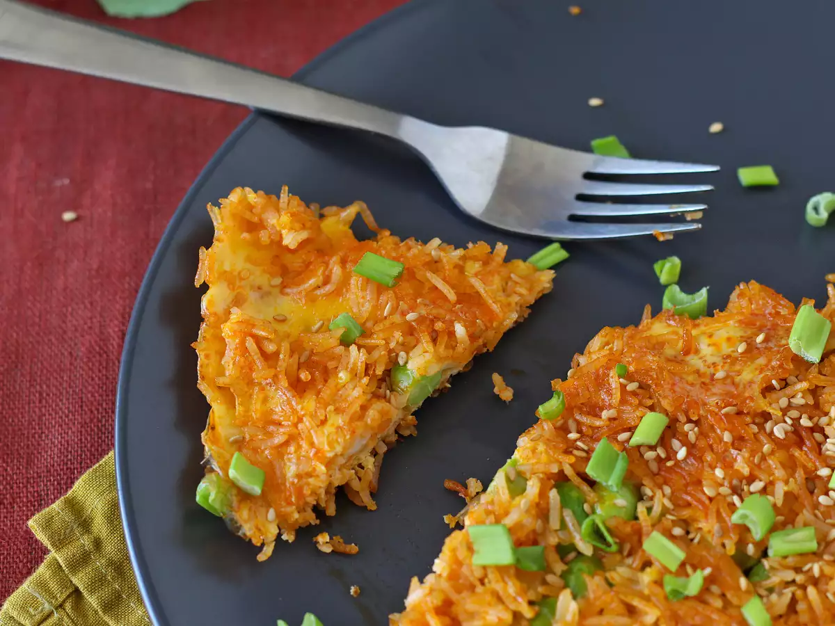 Omelet med sprøde ris og edamamebønner – et hurtigt, krydret måltid, der mindsker madspild!