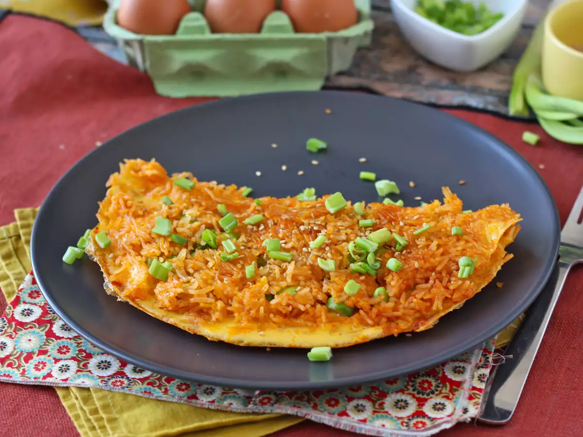 Omelet med sprøde ris og edamamebønner – et hurtigt, krydret måltid, der mindsker madspild! - foto 3