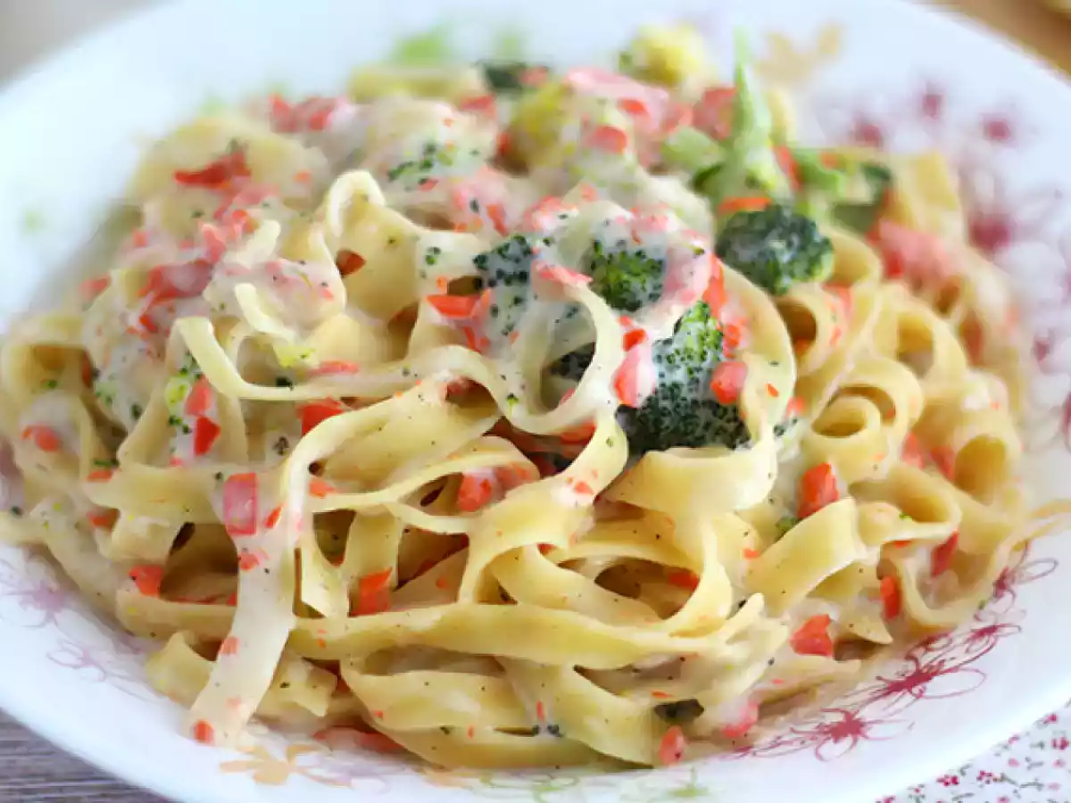 One pot pasta - Tagliatelle med laks og broccoli - foto 4