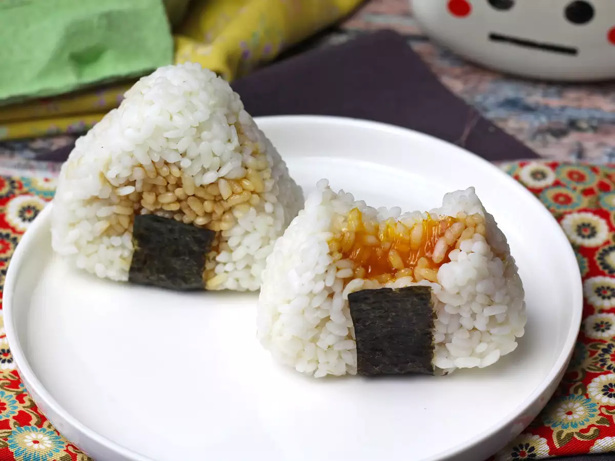 Onigiri med æggeblommer konserveret i sojasauce - foto 2