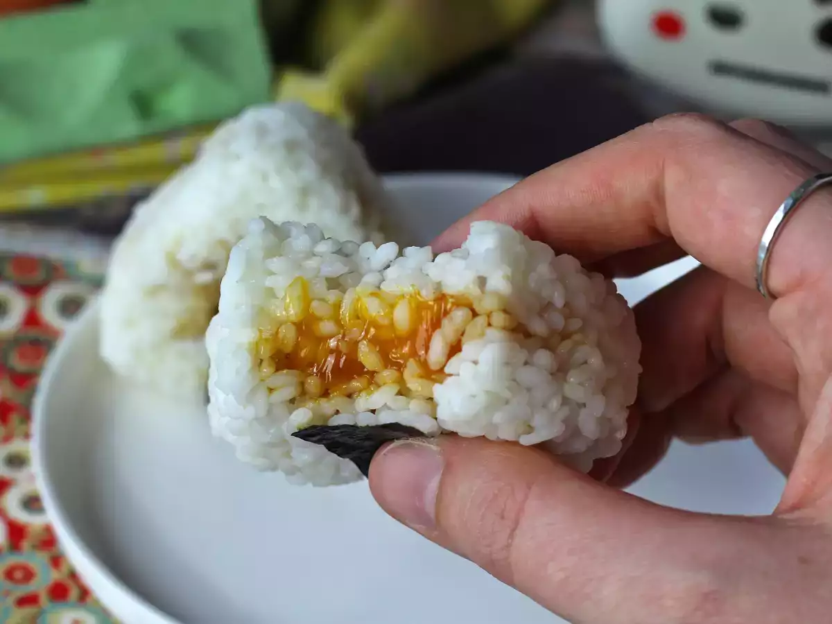 Onigiri med æggeblommer konserveret i sojasauce - foto 3